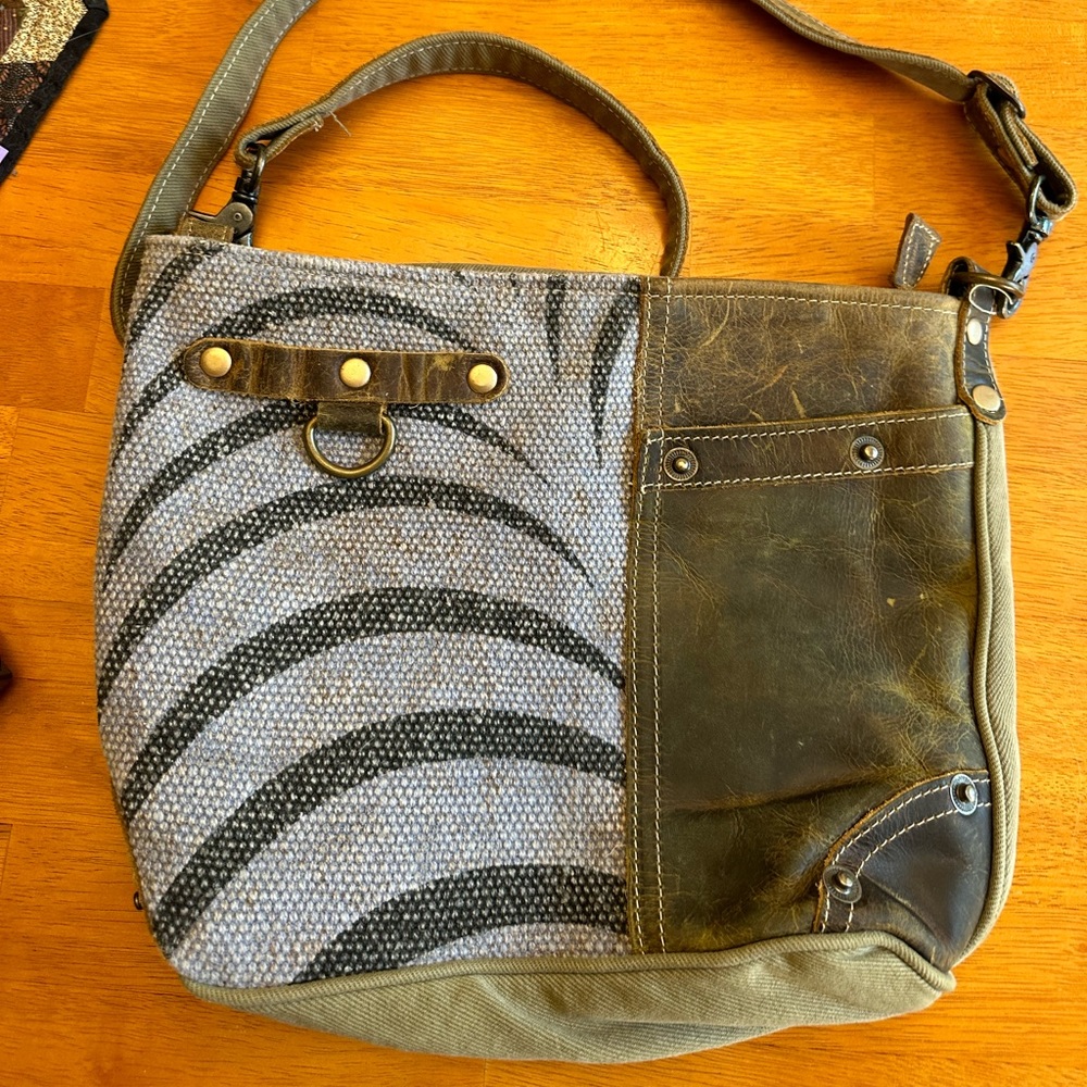 Myra bag crossbody
